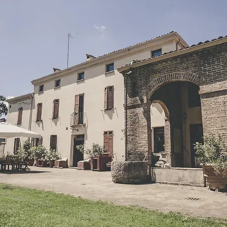 La Luna Nel Pozzo 招待所 4*